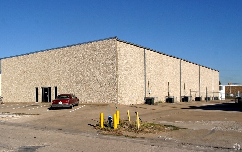 3817-3821 Dividend portfolio of 2 properties for sale on LoopNet.com - Building Photo - Image 3 of 11