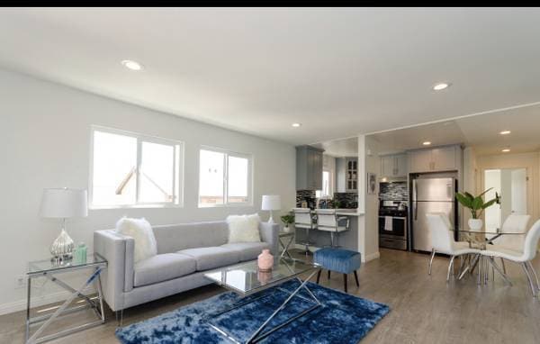 940 New Depot St, Los Angeles, CA for sale - Interior Photo - Image 3 of 31