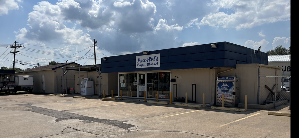 7901 N Twin City Hwy, Port Arthur, TX for sale - Primary Photo - Image 1 of 3