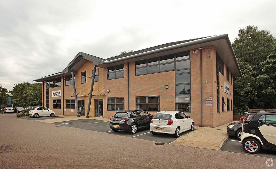 Lower Meadow Rd, Wilmslow for lease - Primary Photo - Image 1 of 4