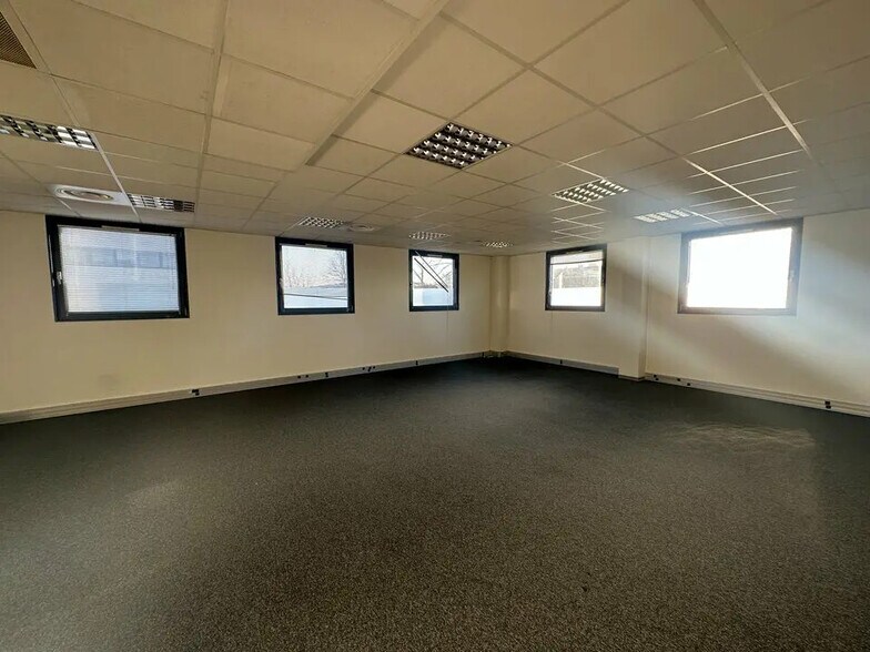 Office in Entzheim for lease - Interior Photo - Image 3 of 8