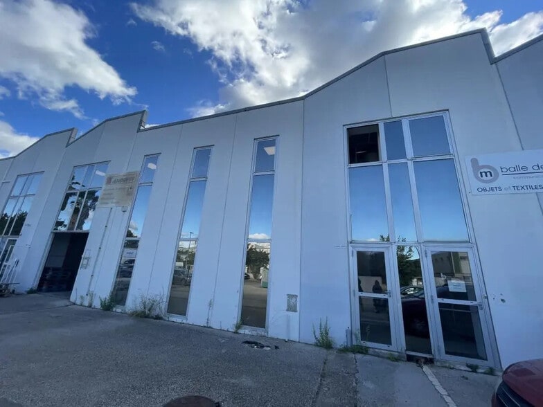 Office in Aubagne for sale - Building Photo - Image 1 of 11