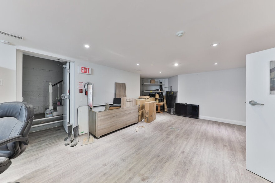 15 Mississauga Rd S, Mississauga, ON for lease - Building Photo - Image 3 of 24