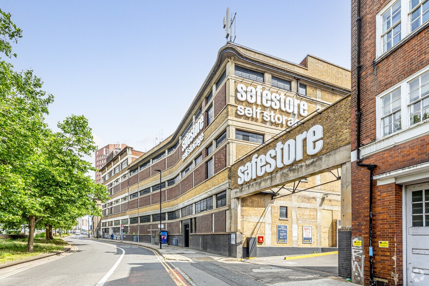 23-26 Gillender St, London for lease - Building Photo - Image 1 of 4