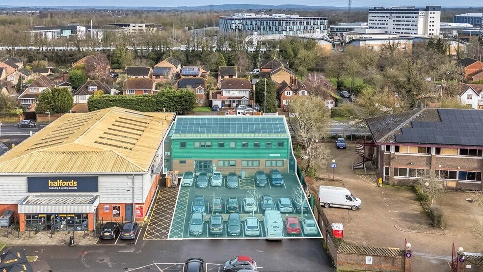 614 Reading Rd, Wokingham for sale - Building Photo - Image 2 of 10