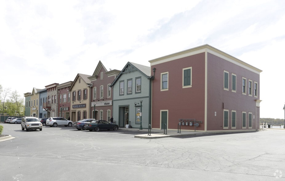 161 W Wisconsin Ave, Pewaukee, WI 53072