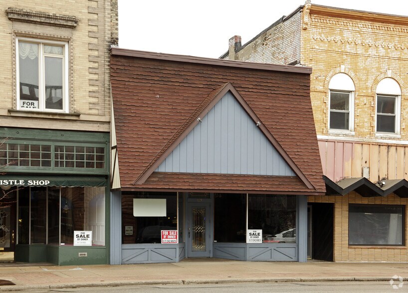 129 S Cochran Ave, Charlotte, MI for sale - Building Photo - Image 3 of 5