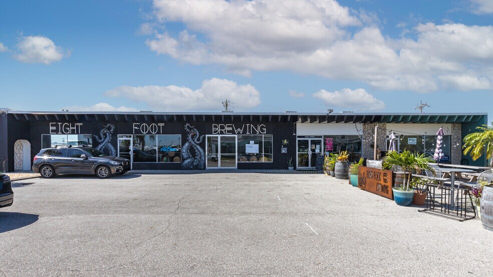 1520 SE 46th Ln, Cape Coral, FL for sale - Building Photo - Image 1 of 34