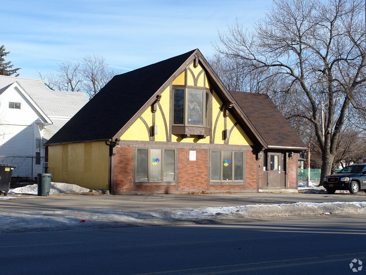 2301 Forest Ave, Des Moines, IA 50311