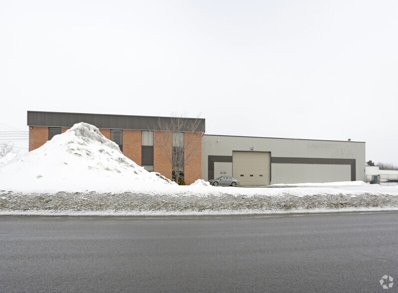 1060 Rue Armand-Bombardier, Terrebonne, QC for lease - Primary Photo - Image 1 of 2