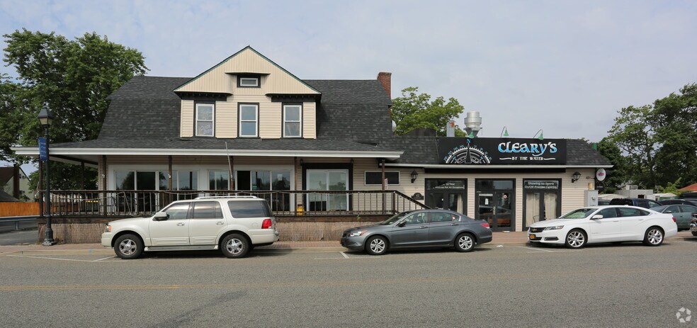 42 Woodcleft Ave, Freeport, NY for sale - Building Photo - Image 1 of 1