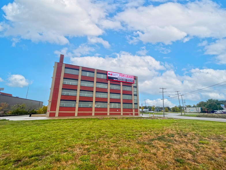 1025 S Broadway St, Akron, OH for lease - Building Photo - Image 1 of 7