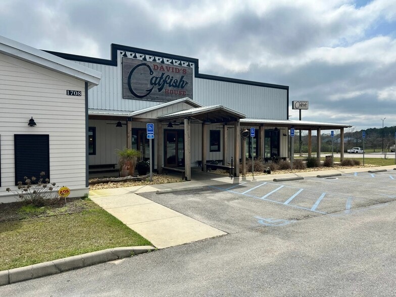 1708 Westgate Pky, Dothan, AL for sale - Building Photo - Image 2 of 16