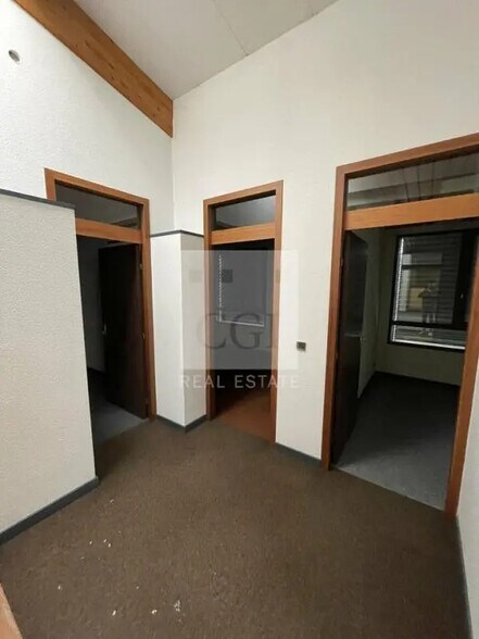 Office in Valence for sale - Interior Photo - Image 2 of 10