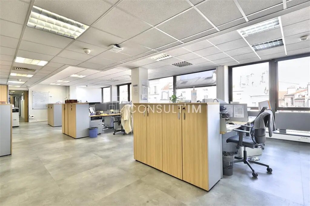 Office in Saint-Cloud for sale Building Photo- Image 1 of 3