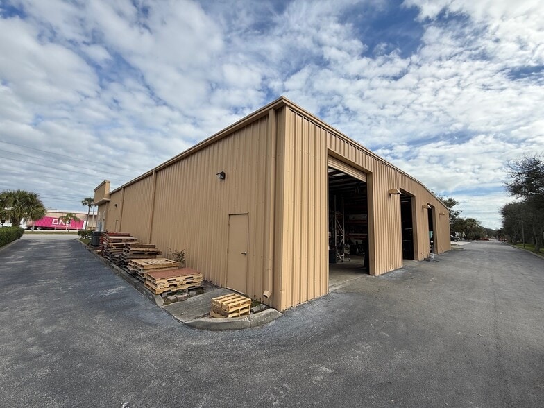 1301 Lake Washington Rd, Melbourne, FL for sale - Building Photo - Image 2 of 8