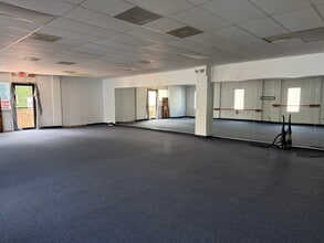 7 Andover Dr, West Hartford, CT for lease Interior Photo- Image 2 of 8