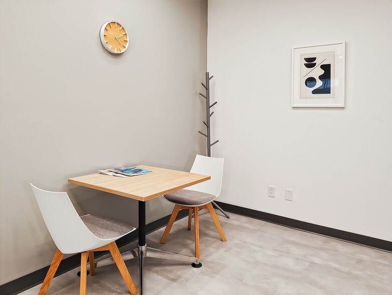 3003 Tamiami Trl N, Naples, FL for lease - Interior Photo - Image 3 of 12