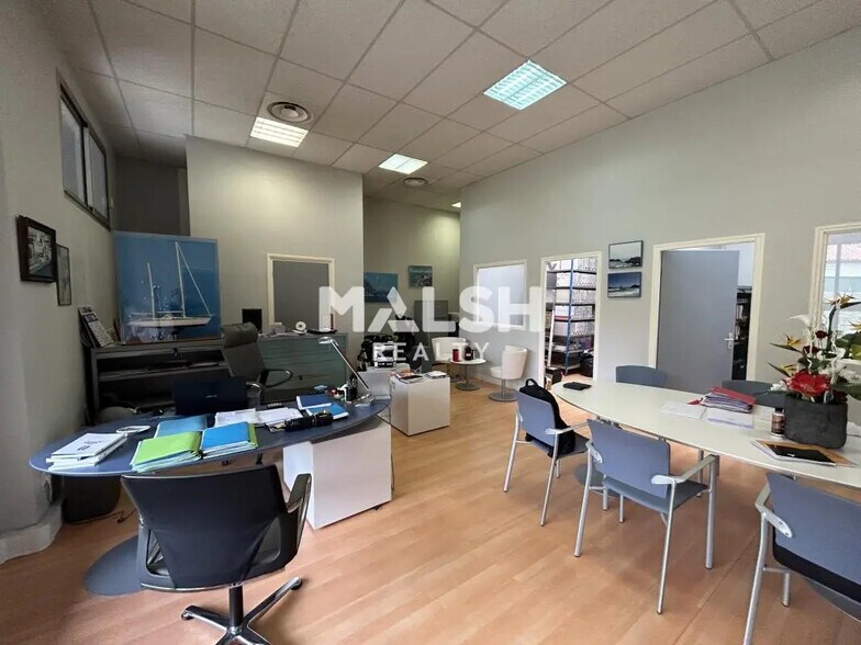 Office in Brignais for lease - Interior Photo - Image 2 of 9