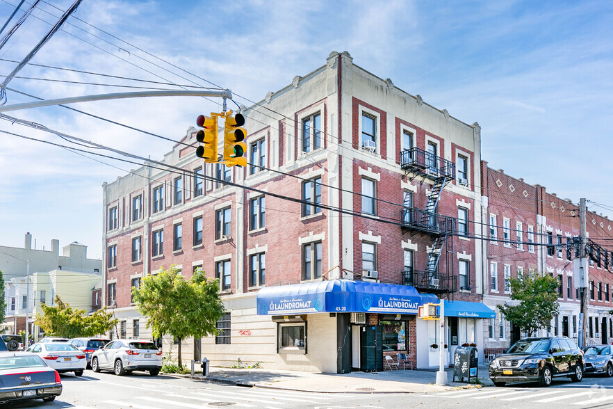 25-04 44th St, Astoria, NY for sale - Primary Photo - Image 1 of 1