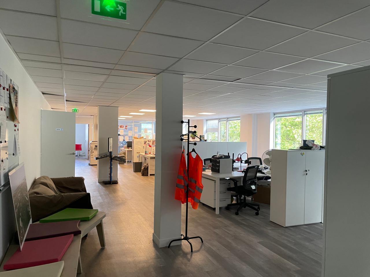 Office in Créteil for lease Interior Photo- Image 1 of 8