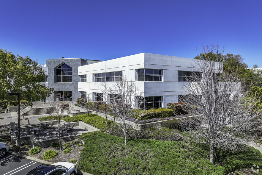 2240 Douglas Blvd, Roseville, CA for lease - Building Photo - Image 1 of 6