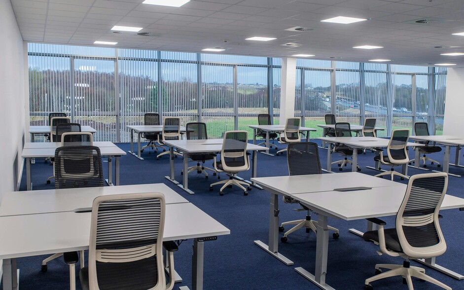 3 Finch Way, Bellshill for lease - Building Photo - Image 3 of 12