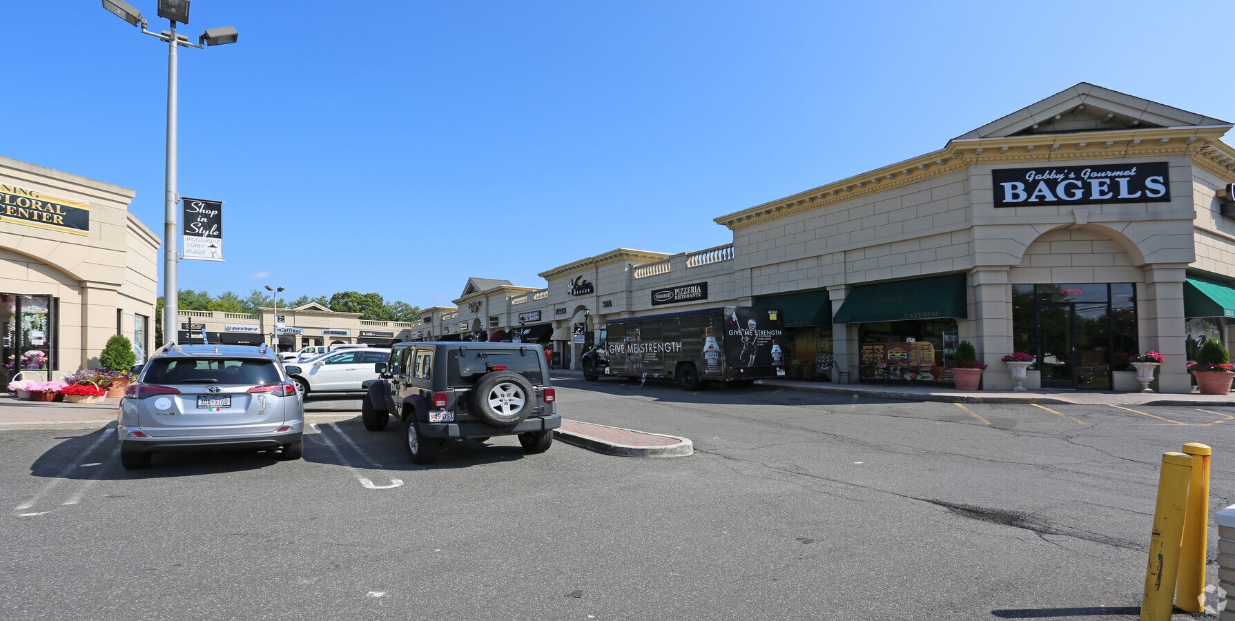 8025 Jericho Tpke, Woodbury, NY 11797