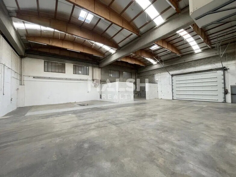 Office in Chassieu for lease - Interior Photo - Image 2 of 10