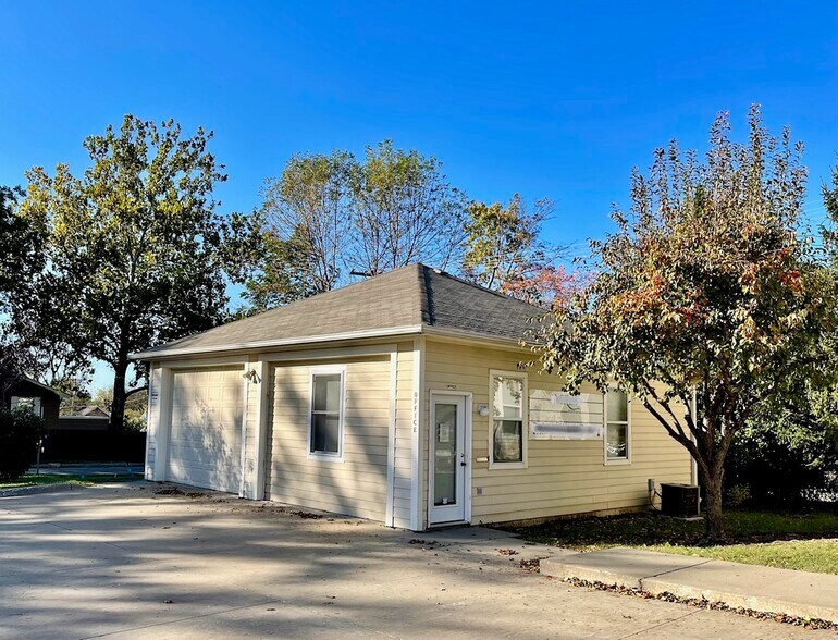 2201 Westdale Rd, Lawrence, KS for sale - Building Photo - Image 1 of 1