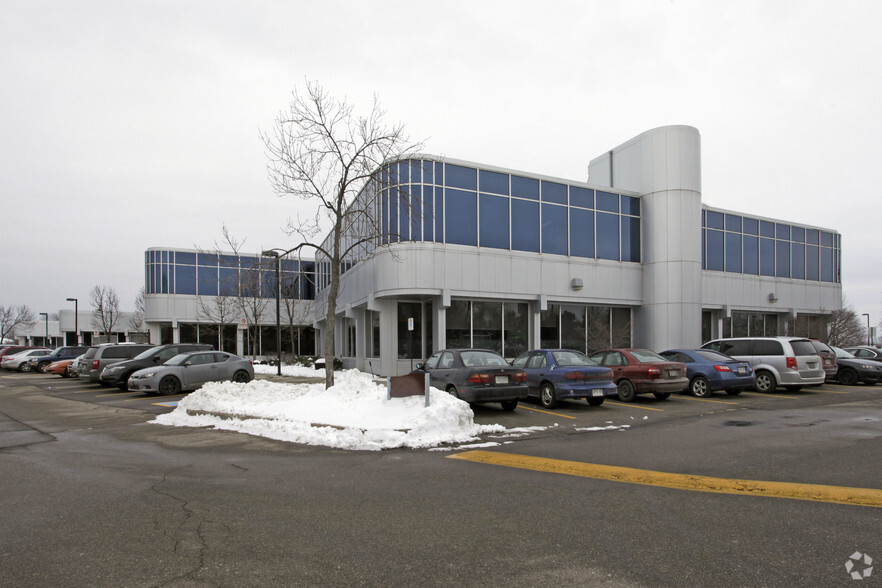 2695 N Sheridan Way, Mississauga, ON for lease - Building Photo - Image 2 of 4