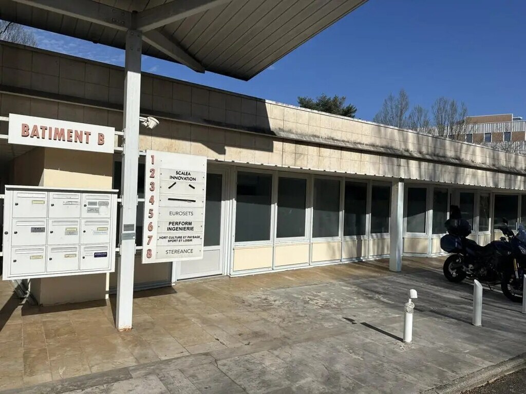 Location Bureaux 110 m² - Photo 1