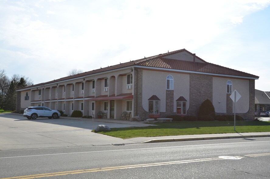 154 Lake Ave S, Spicer, MN for sale - Building Photo - Image 1 of 1