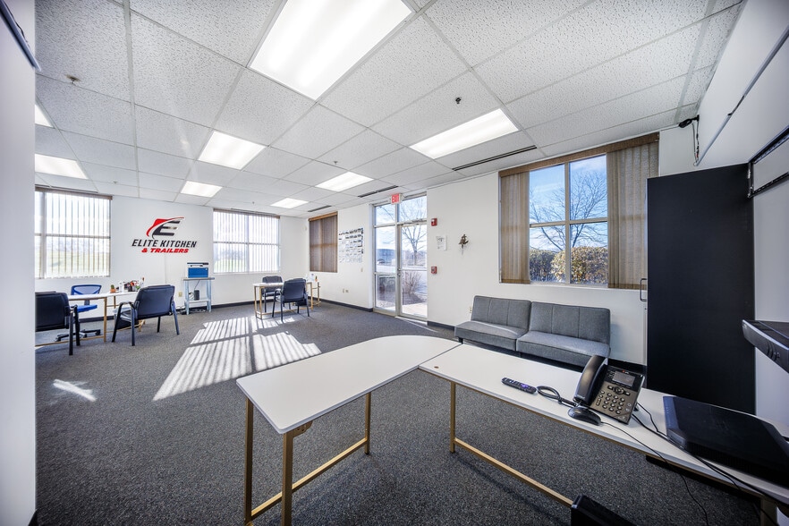 1221 Commerce Dr, Crete, IL for lease - Interior Photo - Image 2 of 14