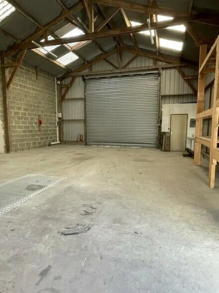 Flex in Vannes for lease - Building Photo - Image 2 of 4