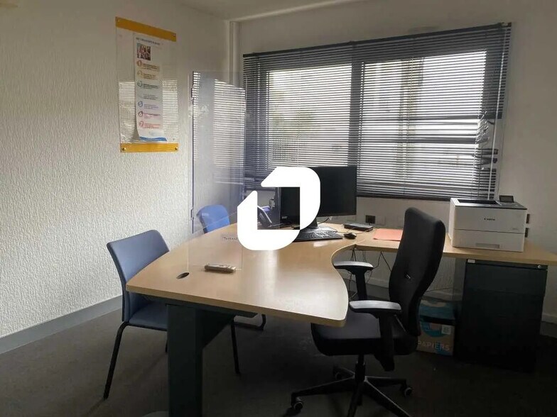 Office in Pessac for lease - Interior Photo - Image 3 of 8