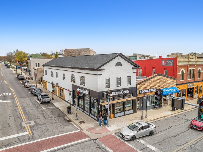 204 S Washington St, Naperville, IL 60540