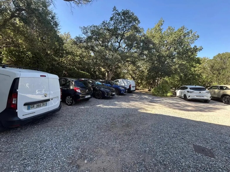 Industrial in Saint-Raphaël for sale - Building Photo - Image 2 of 7