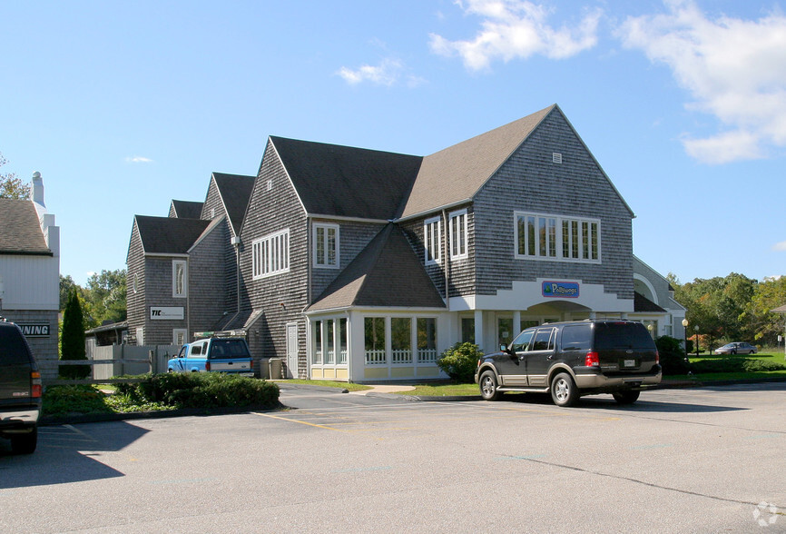 391 Norwich Westerly Rd, North Stonington, CT for lease - Building Photo - Image 3 of 28