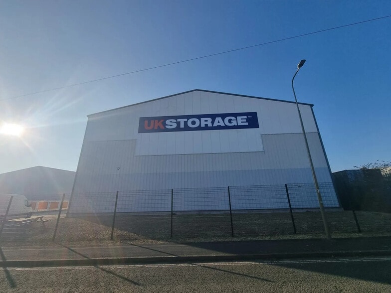 Book End, Witney for lease - Building Photo - Image 2 of 4