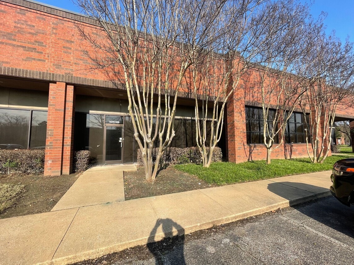 4135-4165 Willow Lake Blvd, Memphis, TN for lease Building Photo- Image 1 of 11