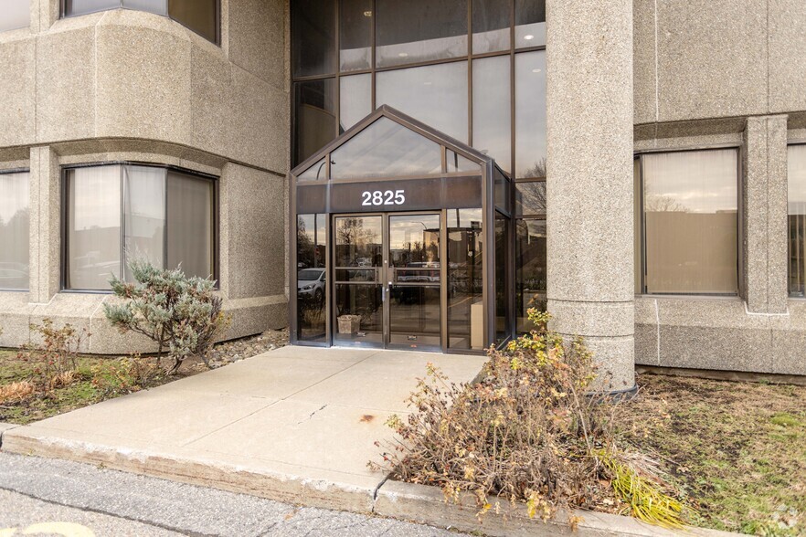 2825 Rue Brabant-Marineau, Montréal, QC for lease - Building Photo - Image 2 of 4