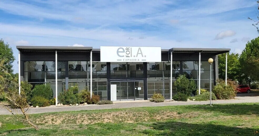 Flex in Pamiers for lease - Building Photo - Image 1 of 3