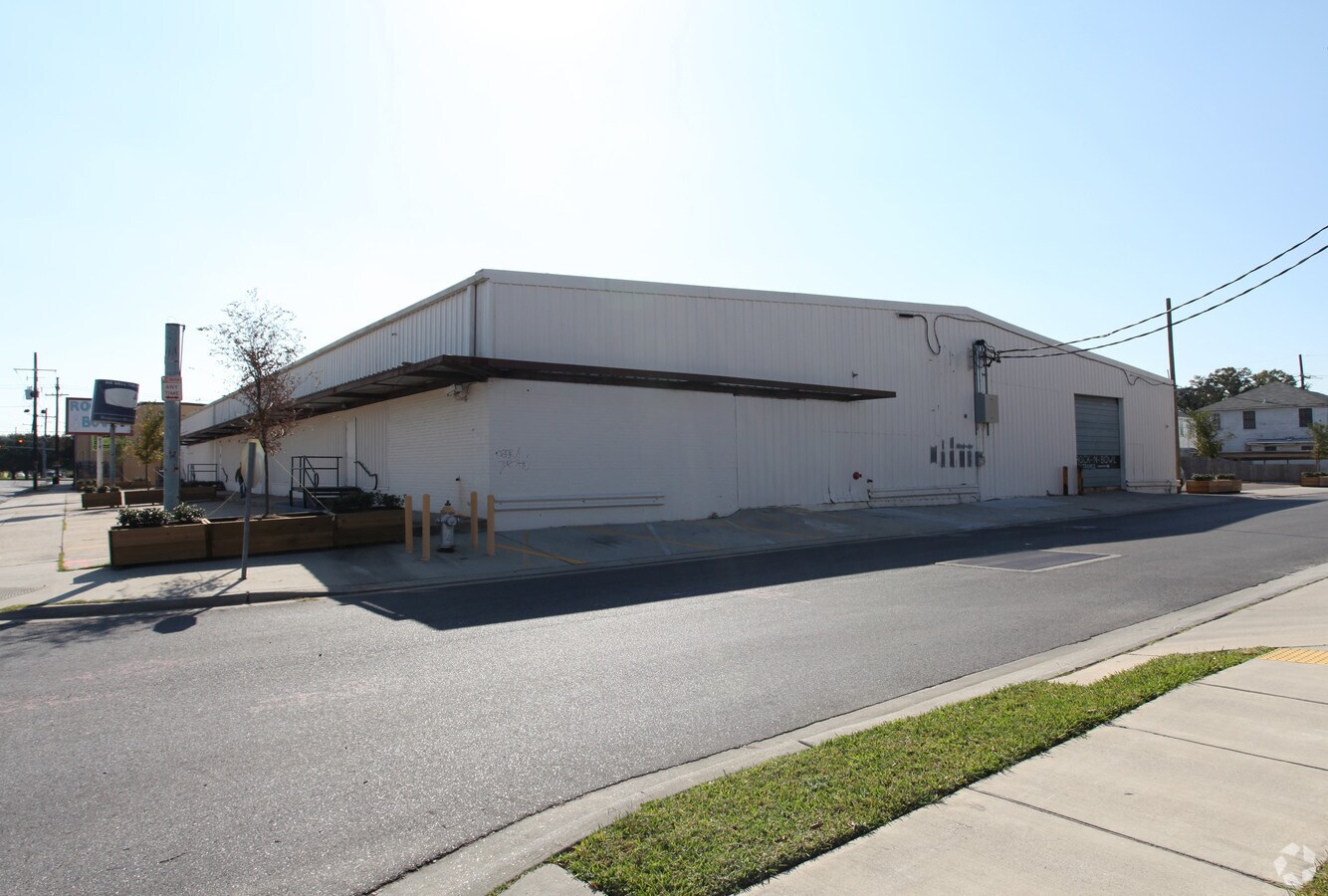 8180 Earhart Blvd, New Orleans, LA 70118