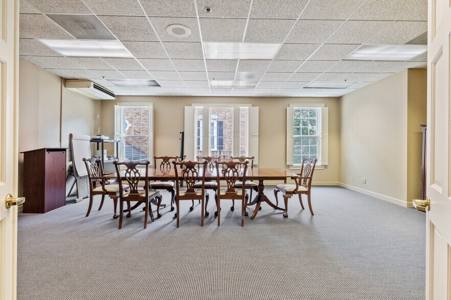 2951 Piedmont Rd NE, Atlanta, GA 30305 Monteith Commons