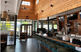 2401 12th Ave NW, Ardmore, OK for lease Interior Photo- Image 2 of 4