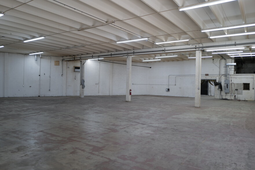 1101 NW 72nd St, Miami, FL for lease - Building Photo - Image 3 of 9