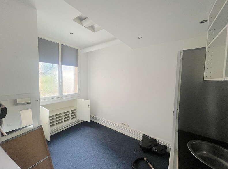 Office in Paris for lease - Building Photo - Image 3 of 7