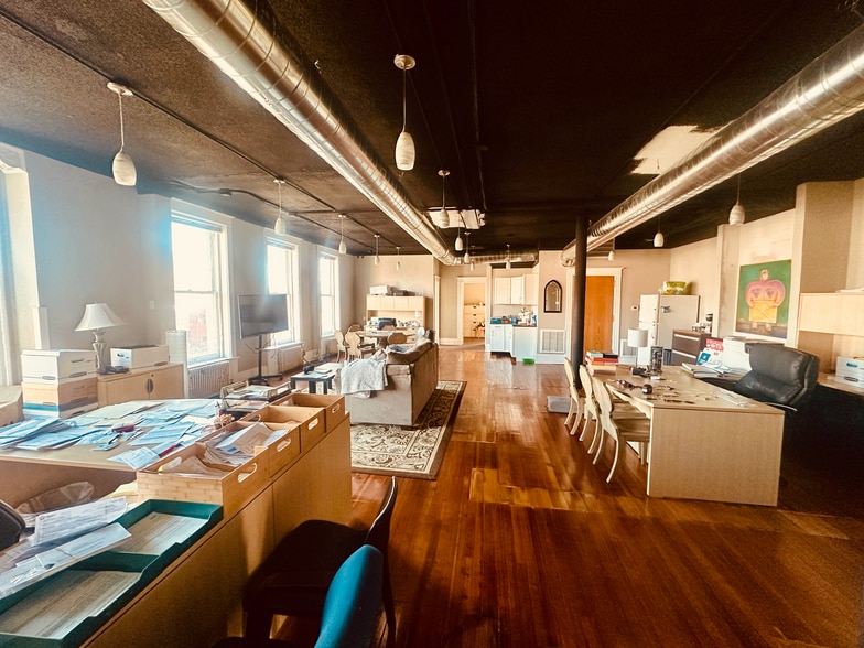 124 E Fulton St, Grand Rapids, MI for lease - Interior Photo - Image 3 of 8