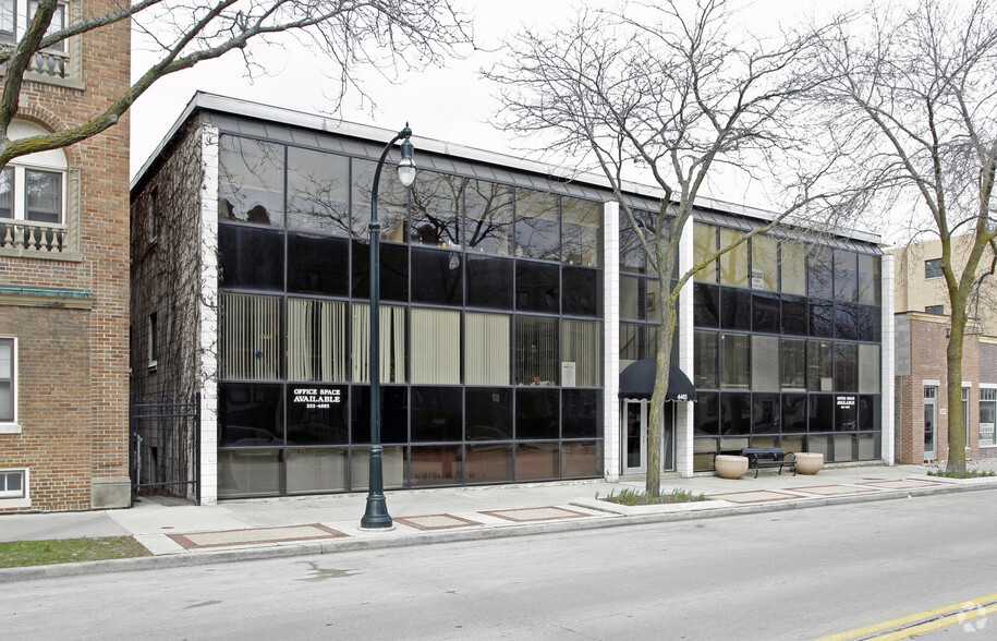 4465 N Oakland Ave, Milwaukee, WI for lease - Primary Photo - Image 1 of 4